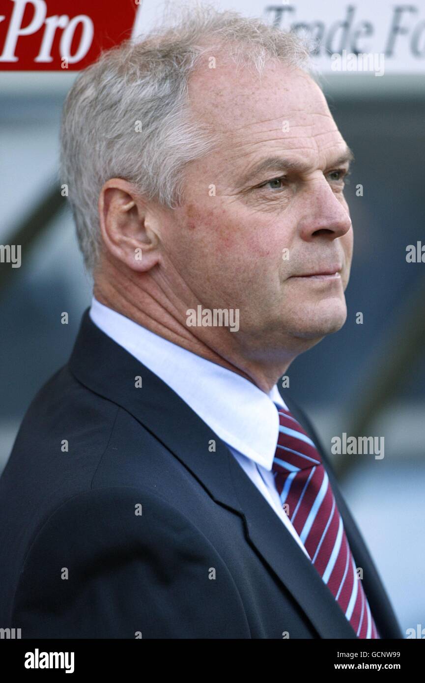 Fußball - Barclays Premier League - Aston Villa gegen Everton - Villa Park. Kevin MacDonald, Manager der Aston Villa Stockfoto