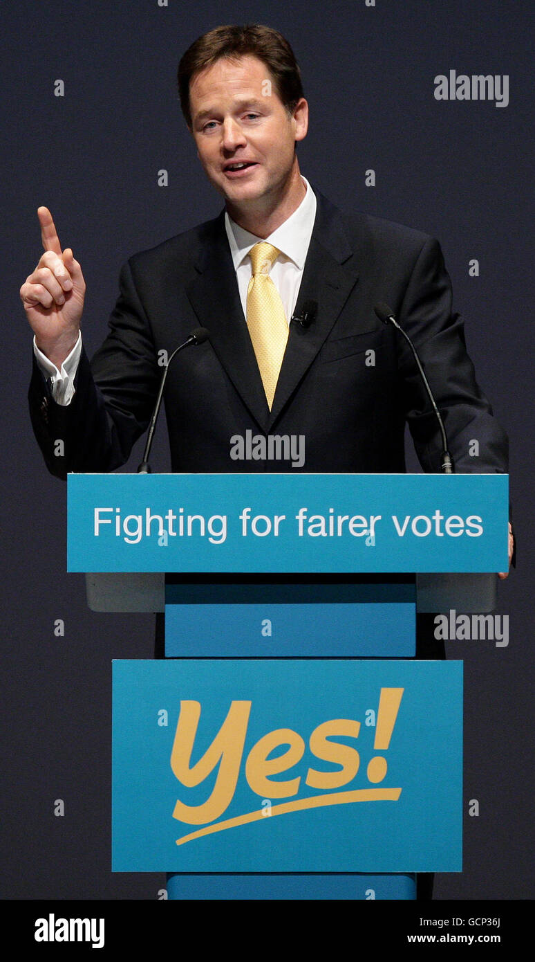 Der stellvertretende Premierminister Nick Clegg spricht während der Jahreskonferenz der Liberaldemokraten in der Liverpool Arena und im Convention Center in Liverpool. Stockfoto