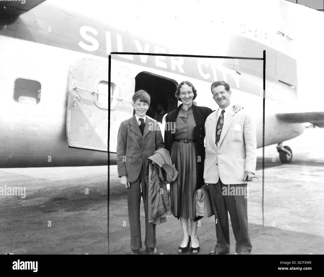 Unterhaltung - Ted Ray mit seiner Frau und seinem Sohn - Lympe Flughafen, Kent Stockfoto