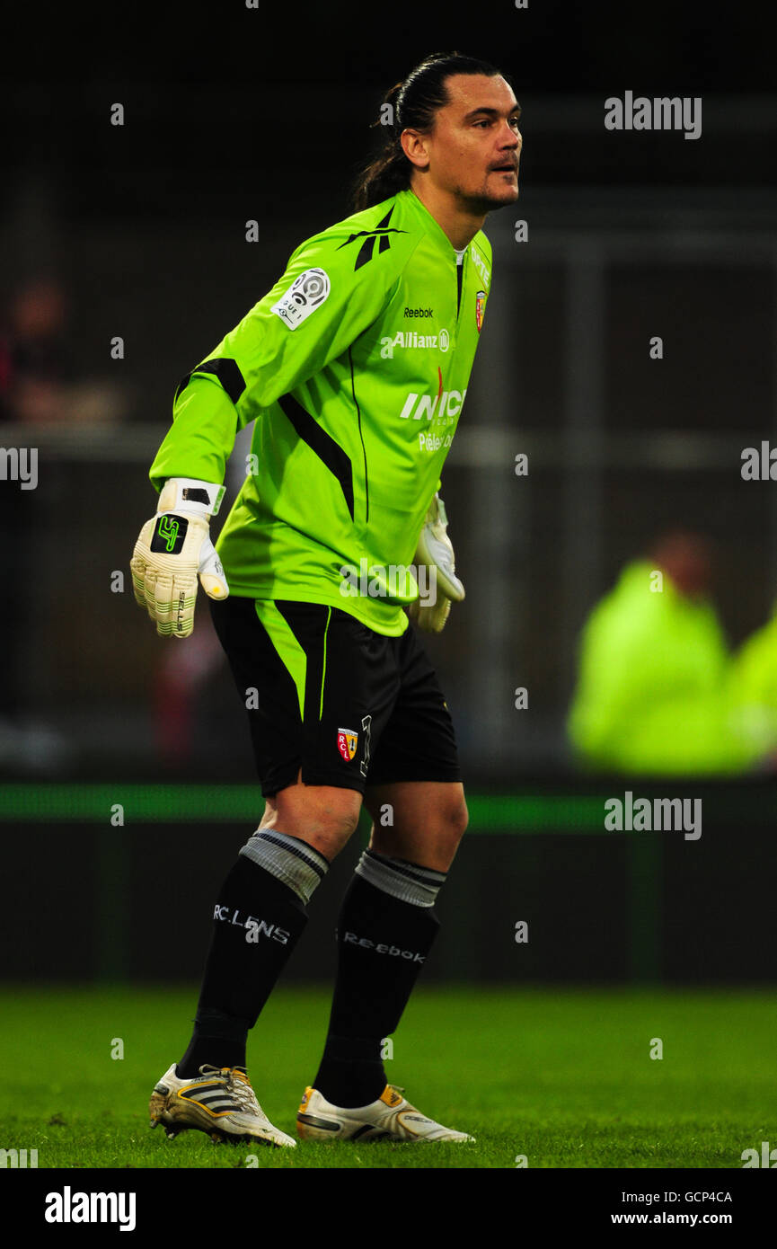 Fußball - Französische Premiere Division - Valenciennes gegen Lens - Stade Nungesser. Vedran Runje, Torwart der RC Lens Stockfoto