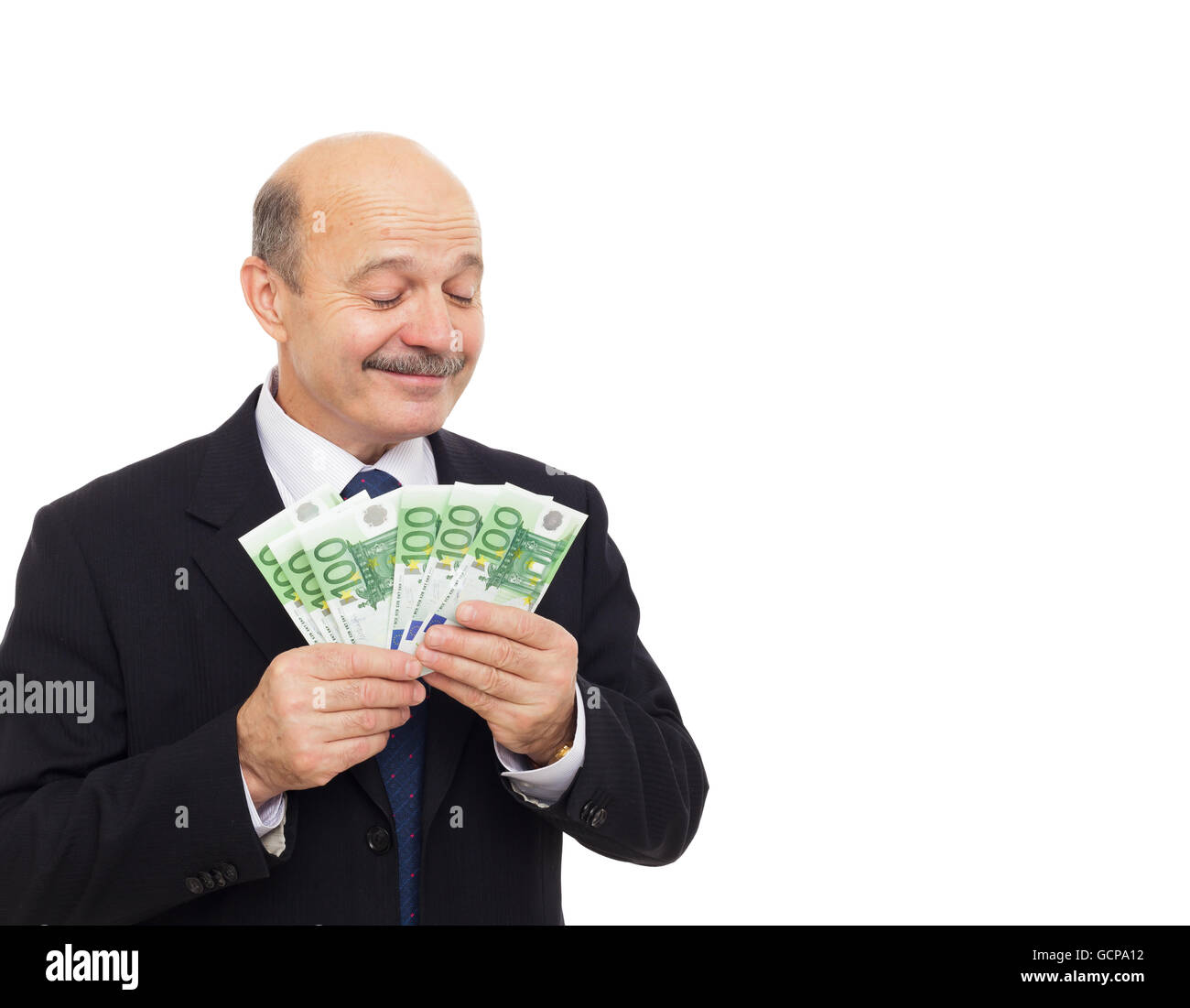 Älterer Mann hält in seiner Hand ein Bündel Geld und zeigen Zeichen in Ordnung Stockfoto