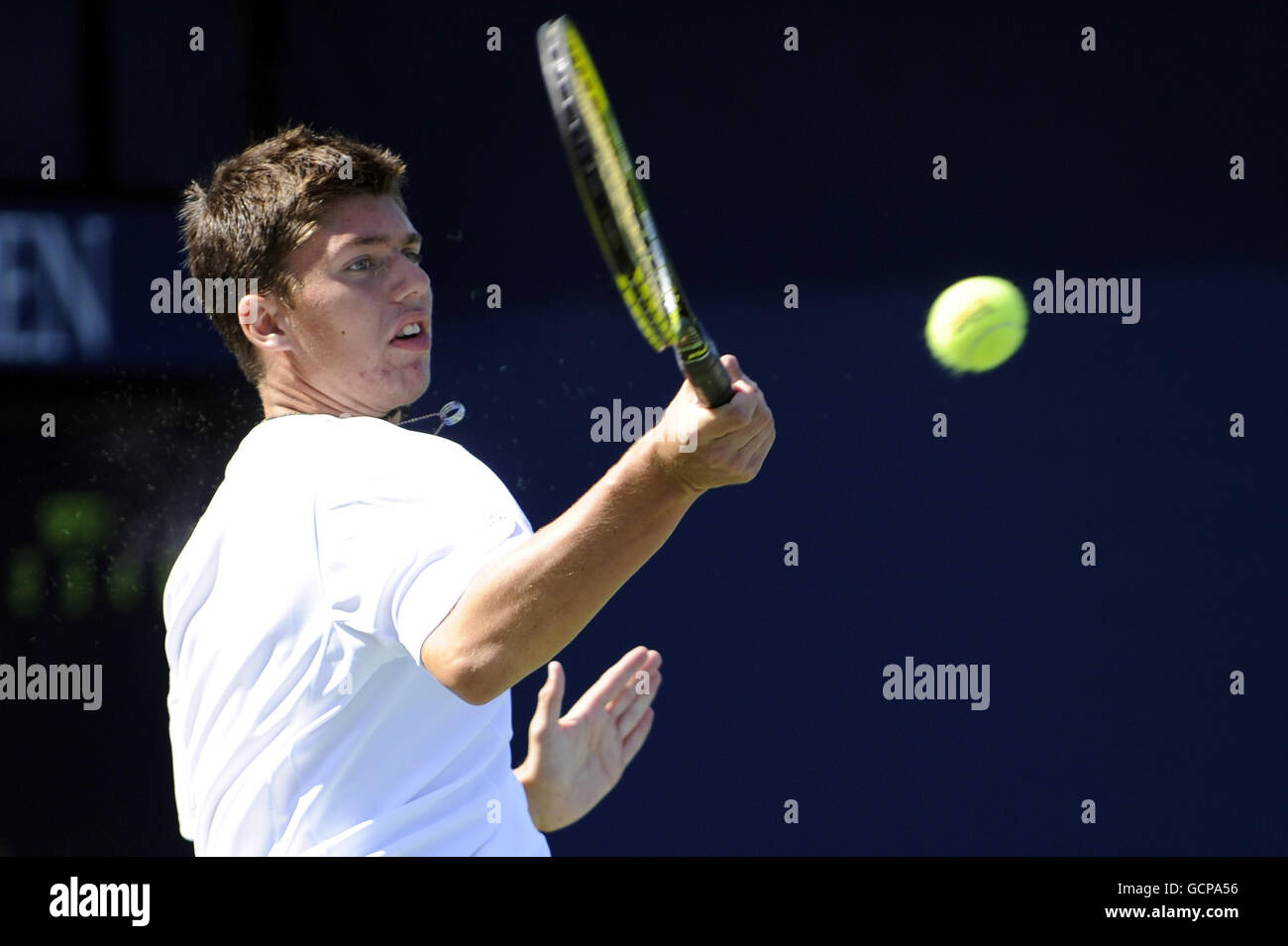 Der britische Oliver Golding gegen den spanischen Adres Artunedo am siebten Tag der US Open in Flushing Meadows, New York, USA. Stockfoto