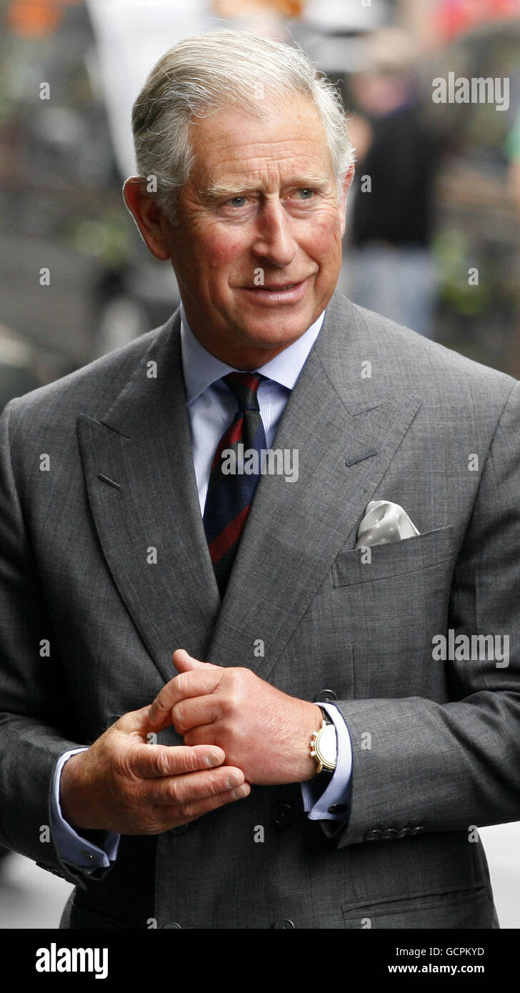 Der Prinz von Wales kommt am Hauptbahnhof von Glasgow an, bevor er mit einem Royal Train mit Biokraftstoff zu Beginn einer Tour durch Großbritannien abfährt, um seinen Start in die Initiative für nachhaltiges Leben zu fördern. Stockfoto