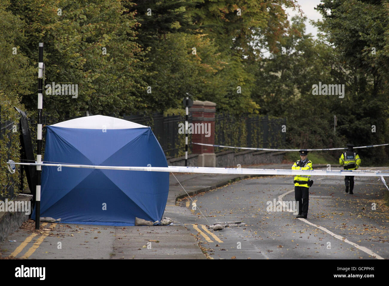 Gardai bei der Szene auf der Station Road in Portmarnock, Co Dublin, wurde gestern ein Mann erschossen. Stockfoto