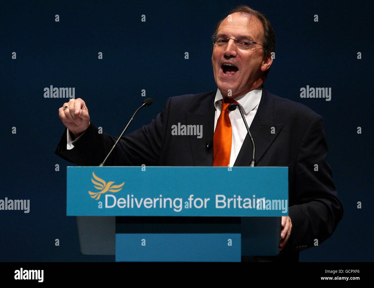 Der stellvertretende Vorsitzende der Liberaldemokraten, Simon Hughes, spricht vor den Delegierten der Jahreskonferenz der Liberaldemokraten in der Liverpool Arena und dem Kongresszentrum in Liverpool. Stockfoto