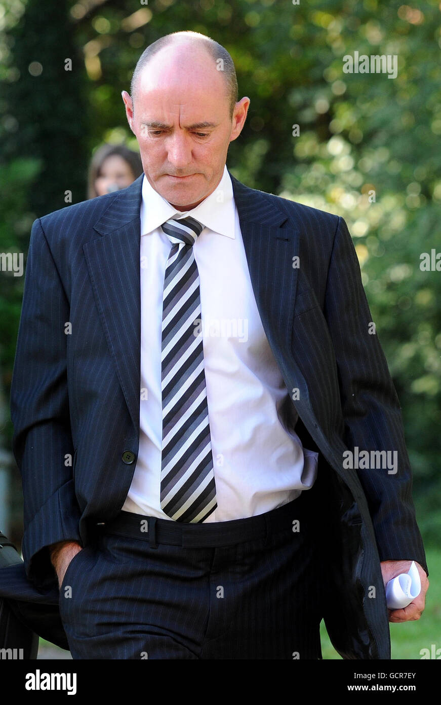 Gerichtsfall David Simpson. David Simpson, 45, kommt am Warrington Crown Gericht an, um verurteilt zu werden, nachdem er sich für einen Betrug zum Vorteil schuldig gemacht hatte. Stockfoto