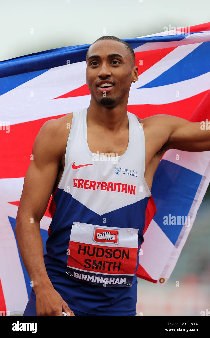 Matthew HUDSON-SMITH drapiert in den Union Jack-Flagge nach dem Gewinn der Männer 400m Finale 2016 British Championships; Birmingham Alexander Stadion UK. Stockfoto