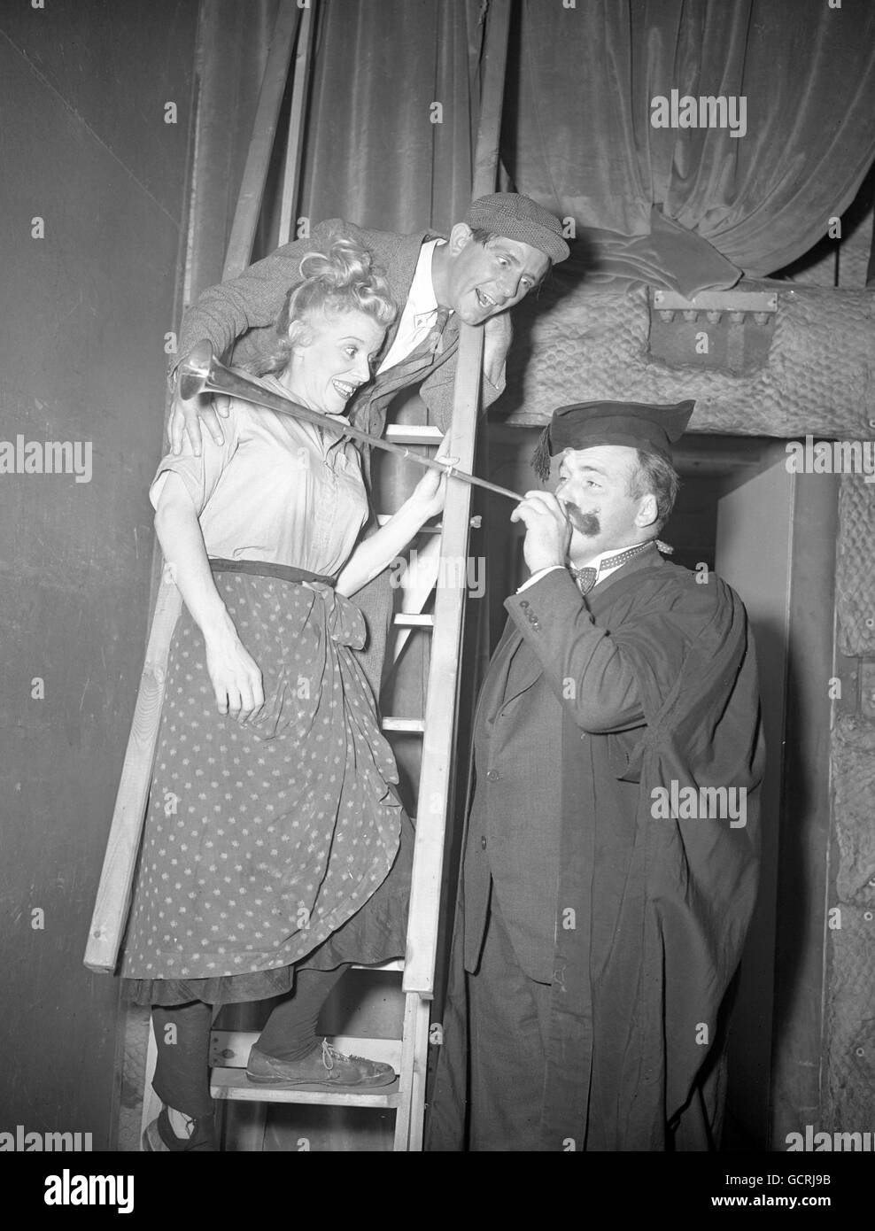 Sally Barnes, Norman Wisdom und Jimmy Edwards bei der Probe der Show „for Your Pleasure“. Stockfoto
