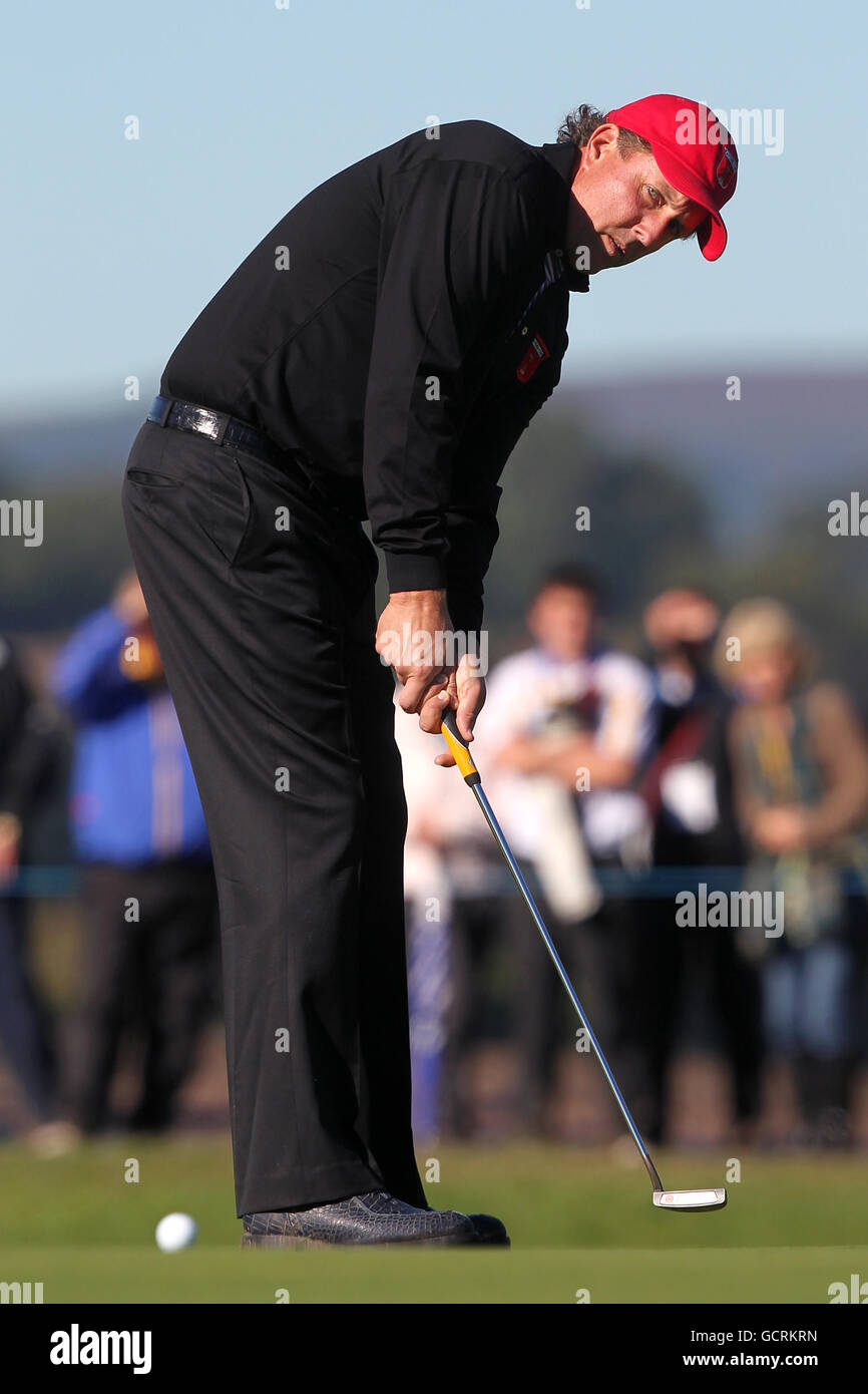 Golf - 38. Ryder Cup - Europa - USA - Tag 4 - Celtic Manor Resort. Phil Mickelson aus den USA Stockfoto