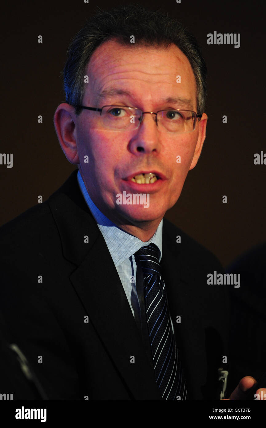 Fußball - Verband Professioneller Spieler - Nationale Konferenz - Novotel. Chief Executive der Remote Gambling Association Clive Hawkswood auf der Konferenz der Professional Players Federation Stockfoto