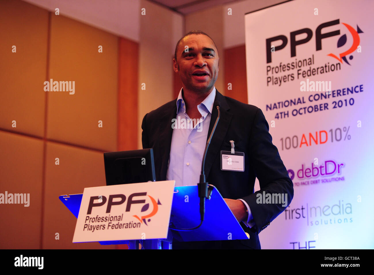Fußball - Verband Professioneller Spieler - Nationale Konferenz - Novotel. Paul Elliot, Sonderberater für EHRC und Vorstandsmitglied der Fußball-Weltmeisterschaft 2018, spricht auf der Konferenz der Professional Players Federation Stockfoto