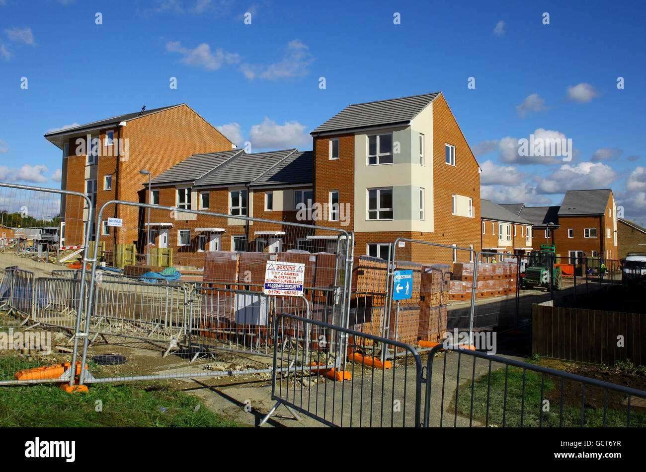 Eine allgemeine Sicht auf das Stanhope Estate in Ashford, Kent, das derzeit eine Erneuerung seines sozialen Wohnbaus erfährt, wie Kanzler George Osborne die umfassende Spending Review ankündigt. Stockfoto