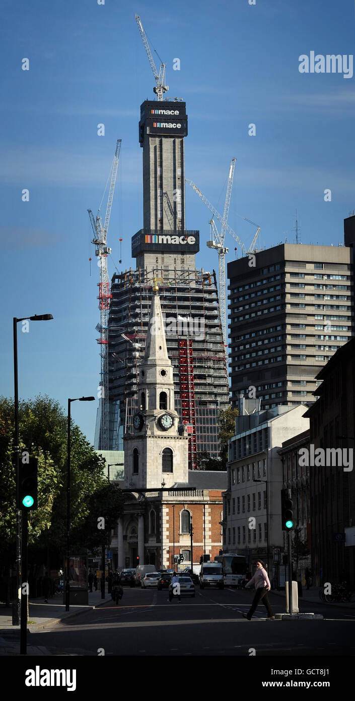 Die Bauarbeiten an der Shard London Bridge im Zentrum von London werden fortgesetzt. Nach der Fertigstellung im Jahr 2012 wird der Wolkenkratzer mit mehr als 300 Metern zum höchsten Gebäude der Europäischen Union. Stockfoto