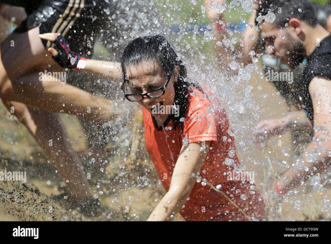 Sofia, Bulgarien - 9. Juli 2016: Ein Teilnehmer ist bei der Legion laufen Extremsport-Challenge in der Nähe von Sofia beteiligt. Der Sport Stockfoto