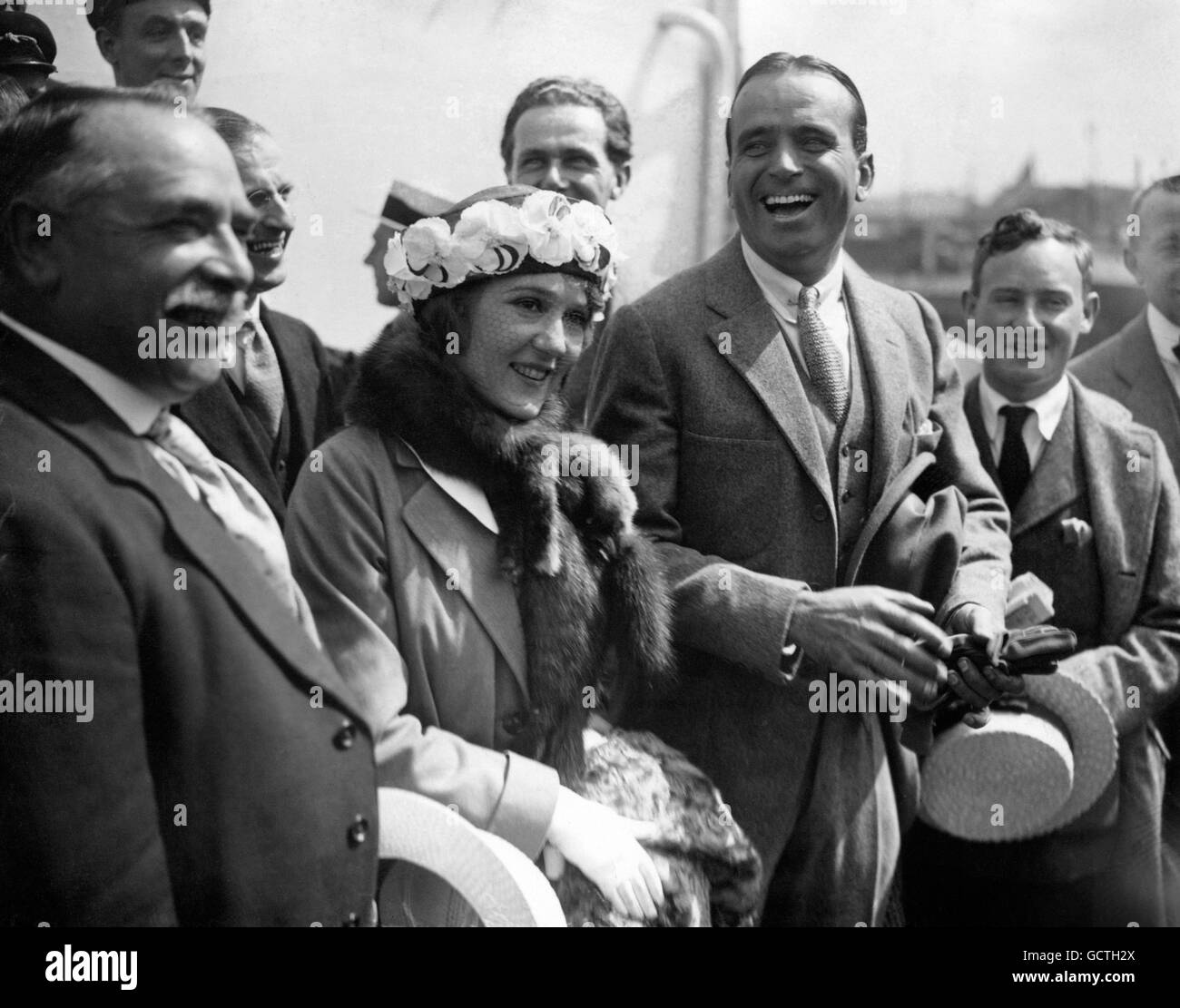 Prominenter Auftritt - Film - Douglas Fairbanks und Mary Pickford - Southampton. Die berühmten amerikanischen Schauspieler Douglas Fairbanks und Mary Pickford bei ihrer Ankunft in Southampton. Stockfoto