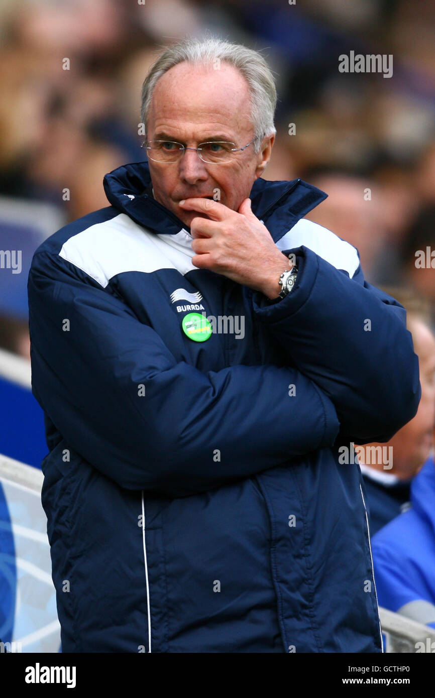 Fußball - npower Football League Championship - Leicester City / Hull City - The Walkers Stadium. Sven-Goran Eriksson, Manager von Leicester City, sieht auf der Touchline nervös aus Stockfoto