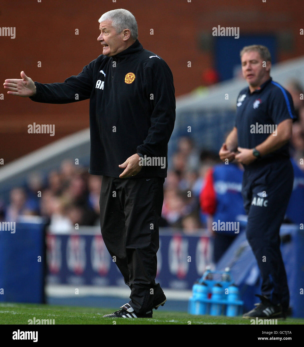 Fußball - Clydesdale Bank Premier League - Rangers gegen Motherwell - Ibrox. Archie Knox, die stellvertretende Managerin von Motherwell Stockfoto