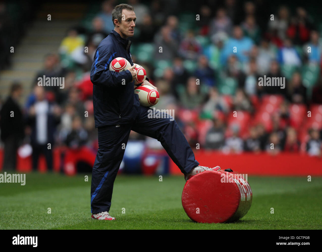 Rugby Union - Wales Training Session - Millennium Stadium. Wales' Rücken Trainer Robert Howley Stockfoto