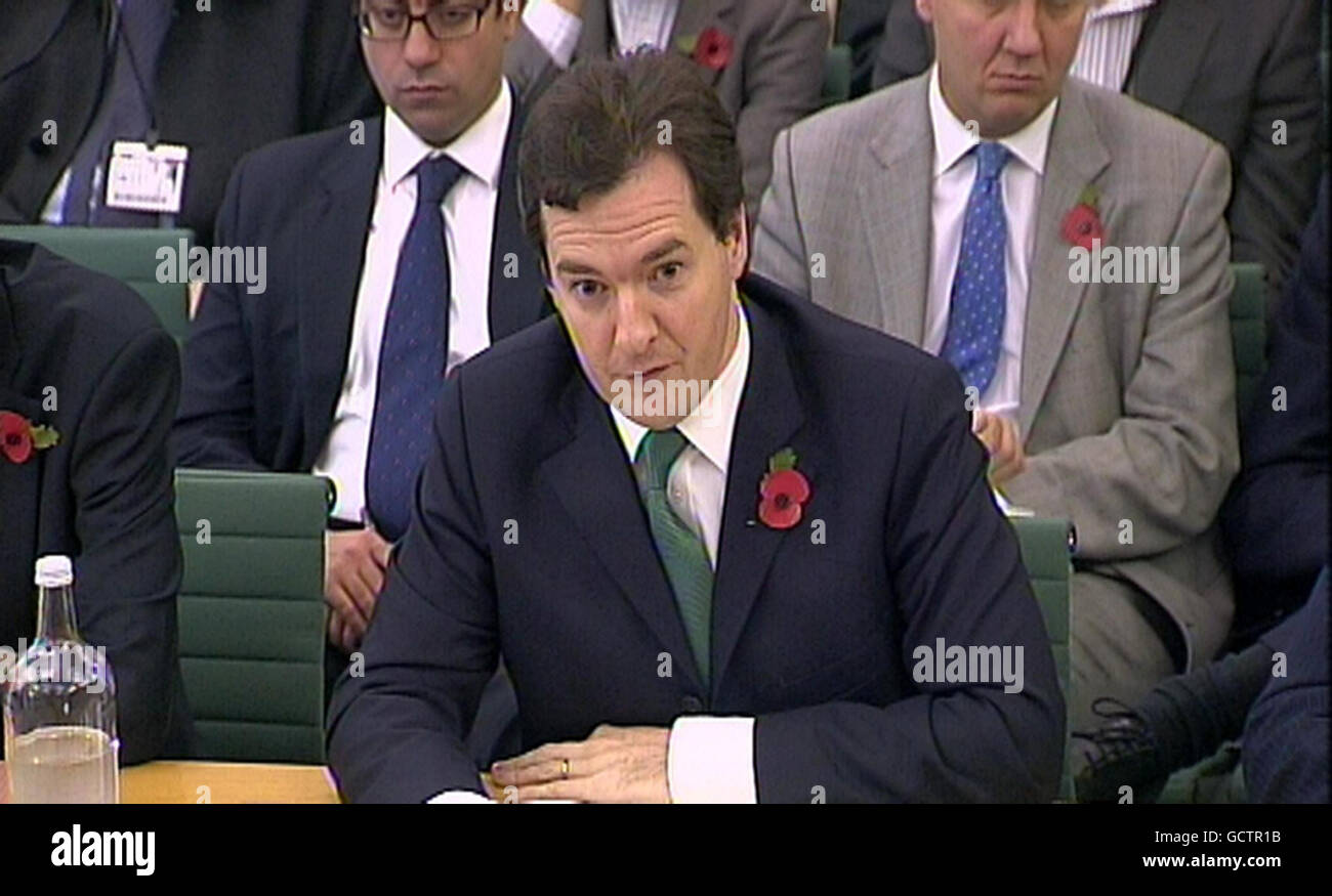 Bundeskanzler George Osborne gab dem Unterhaus-Finanzausschuss Beweise für die Überprüfung der Ausgaben im Thatcher Room, Portcullis House, London, ab, wo er bekannt gab, dass der nächste Haushalt am 23. März 2011 stattfinden wird. Stockfoto
