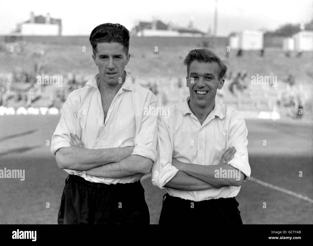 Fußball - Bournemouth Football Club Photocall - Dean Court. Frank Fidler, links, und Joseph Brown, FC Bournemouth Stockfoto