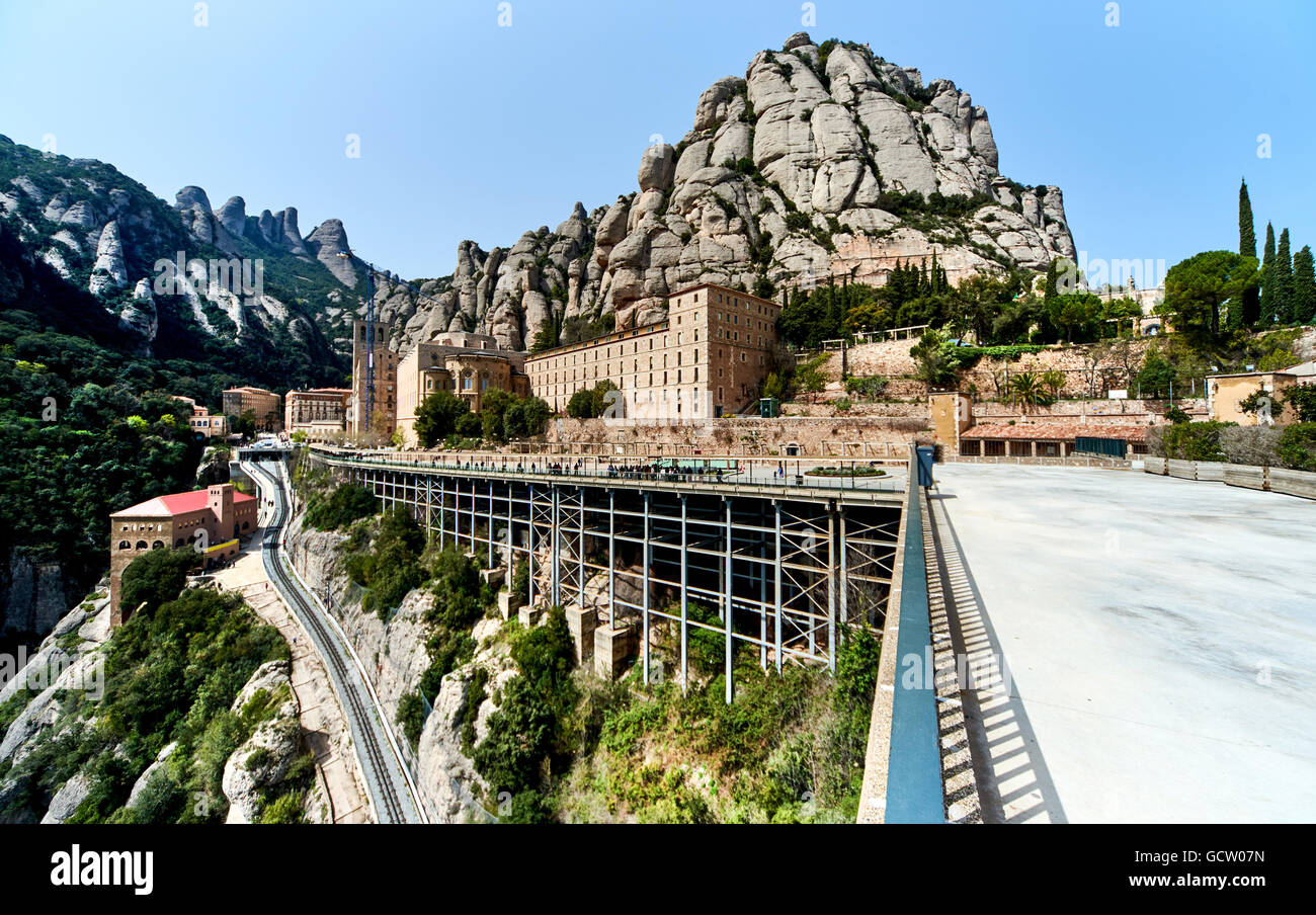 Spektakuläre Berge von Montserrat und Benediktiner-Kloster von Santa Maria de Montserrat Stockfoto