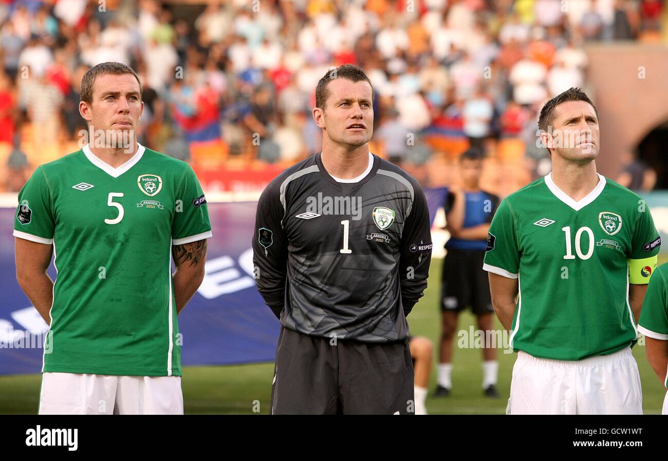 Fußball - UEFA Euro 2012 - Qualifikation - Gruppe B - Armenien / Irland - Eriwan Republican Stadium. Richard Dunne (links), Shay Given (Mitte) und Robbie Keane aus der Republik Irland vor dem Start Stockfoto