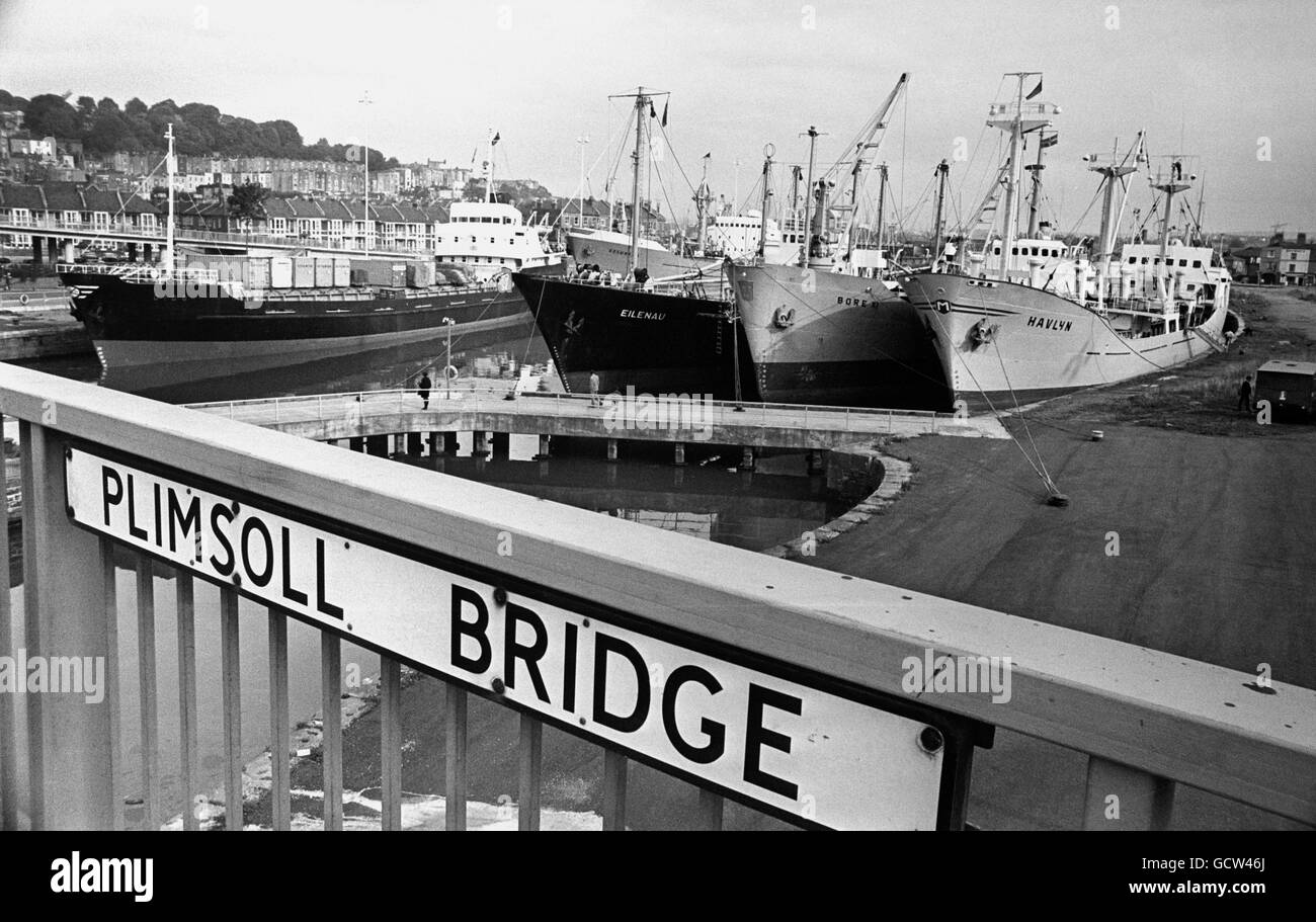 Die Plimsoll Bridge, die Cumberland Basin Swing-Bridge und das Tor zu den Bristol Docks. Stockfoto