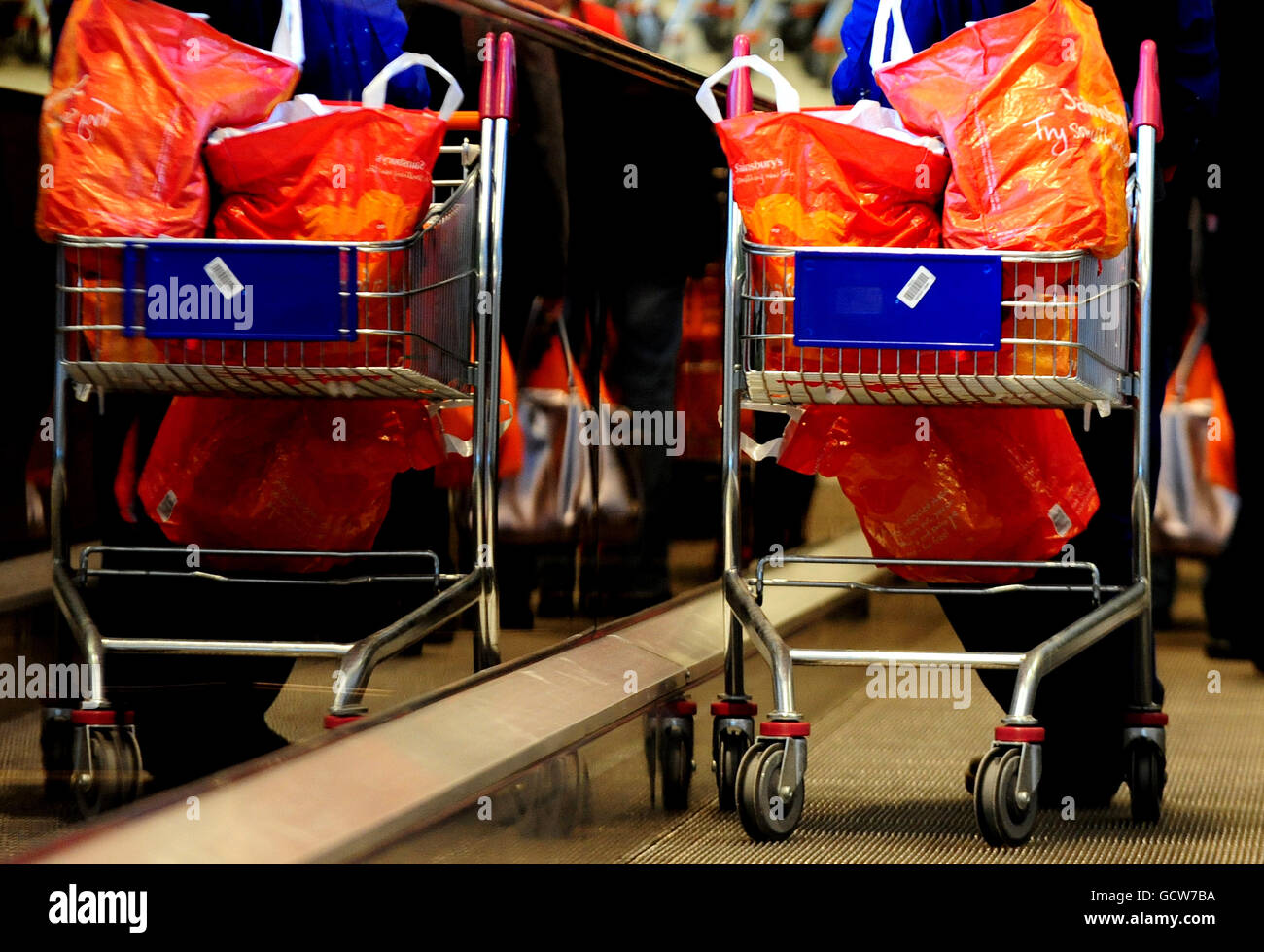 Ein generisches Bild eines Käufers in einem Sainsburys in Maypole, Birmingham. Stockfoto