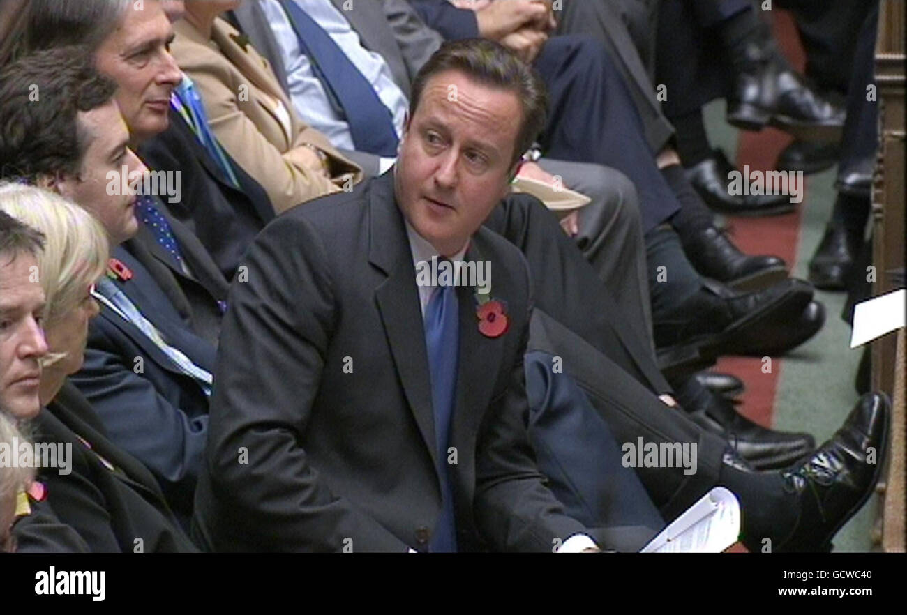 Premierminister David Cameron während der Fragen des Premierministers im Unterhaus, London. Stockfoto