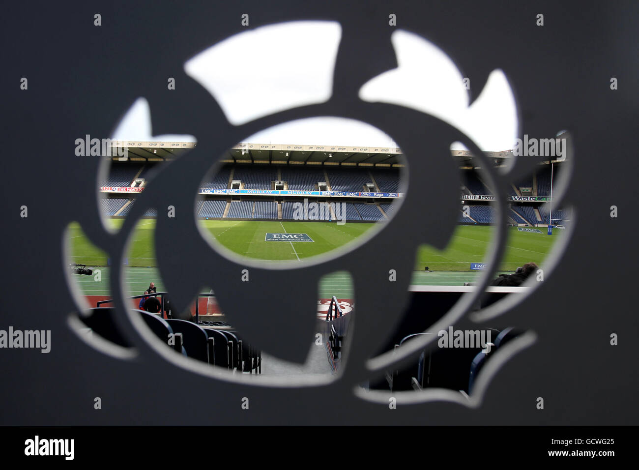 Rugby Union - EMC Herbsttest 2010 - Schottland / Neuseeland - Murrayfield. Allgemeiner Überblick über die Markenwerbung von EMC bei Murrayfield Stockfoto