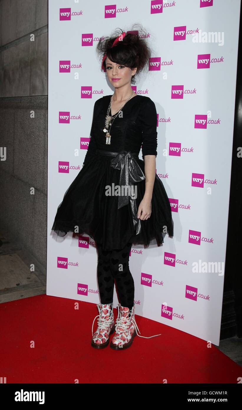 Cher Lloyd kommt für die Very.co.uk Christmas Catwalk Show an, die im Victoria House in Bloomsbury, im Zentrum von London, stattfindet. Stockfoto