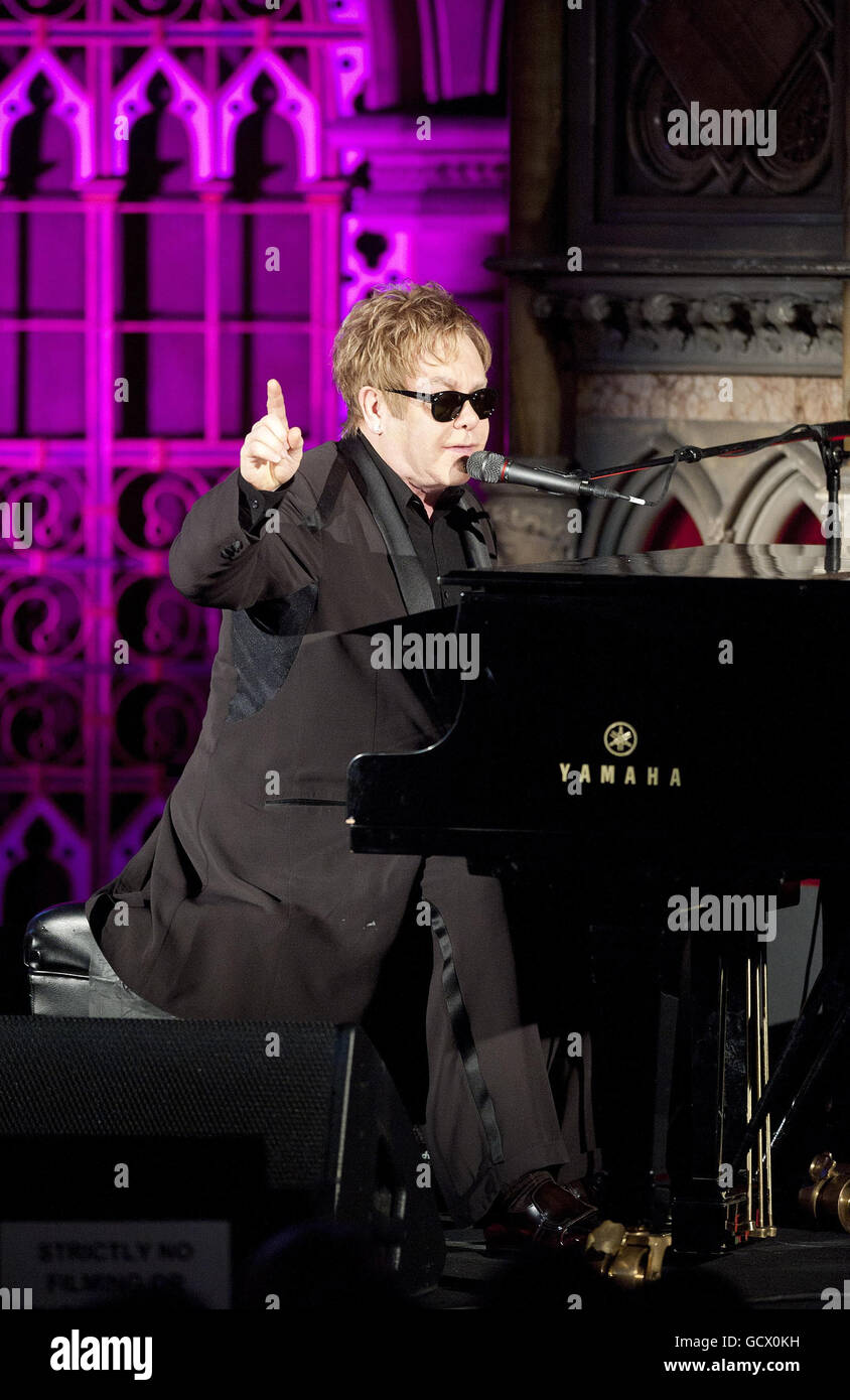 Elton John in der Union Chapel - London. Elton John spielt ein besonderes Konzert für Absolute Radio in der Union Chapel in Islington, North London. Stockfoto