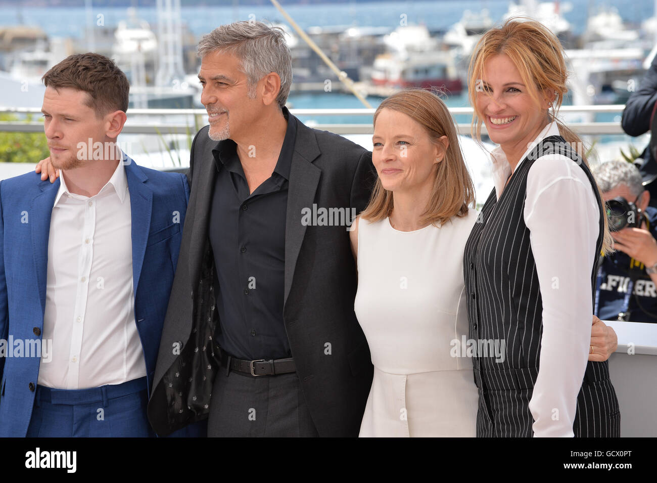 CANNES, FR - 12. Mai 2016: Schauspielerin/Regisseurin Jodie Foster & Schauspieler Jack O' Connell, George Clooney & Julia Roberts bei der Fototermin für "Geld Monster" auf dem 69. Festival de Cannes. Stockfoto