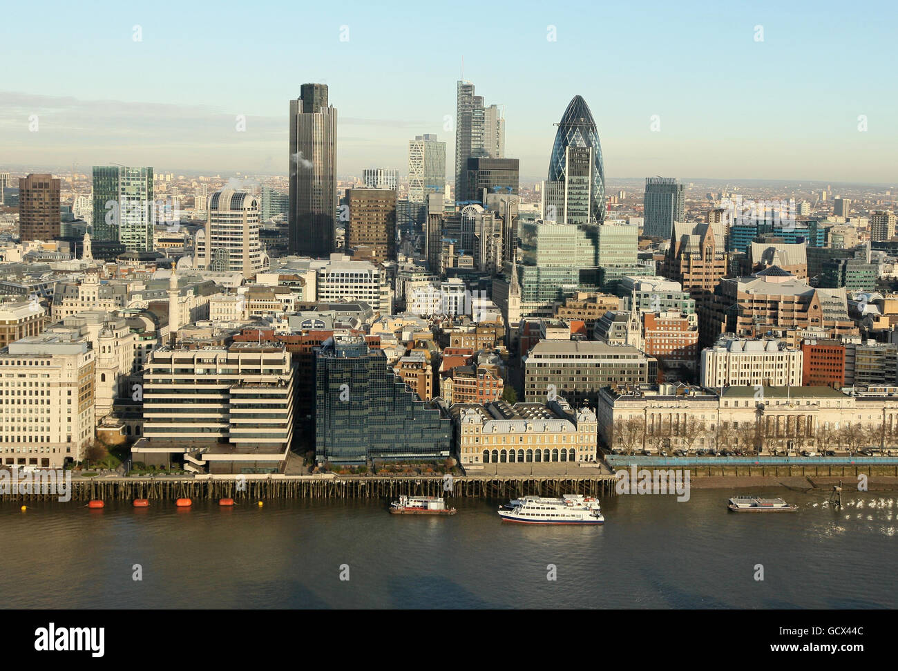 Ein allgemeiner Blick auf die City of London aus dem 24. Stock des Shard, in London Bridge, die jetzt das höchste Gebäude in der Hauptstadt ist. Stockfoto