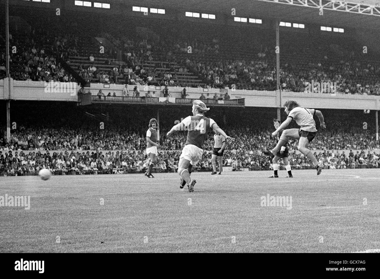 Fußball - FA Cup Platz 3-4 Spiel - Arsenal gegen Wolverhampton Wanderers - Highbury Stadium. Jim McCalliog punktet für Wolverhampton Wanderers. Wölfe gewannen das Spiel 3-1 vor knapp über 21,000 Zuschauern. Stockfoto