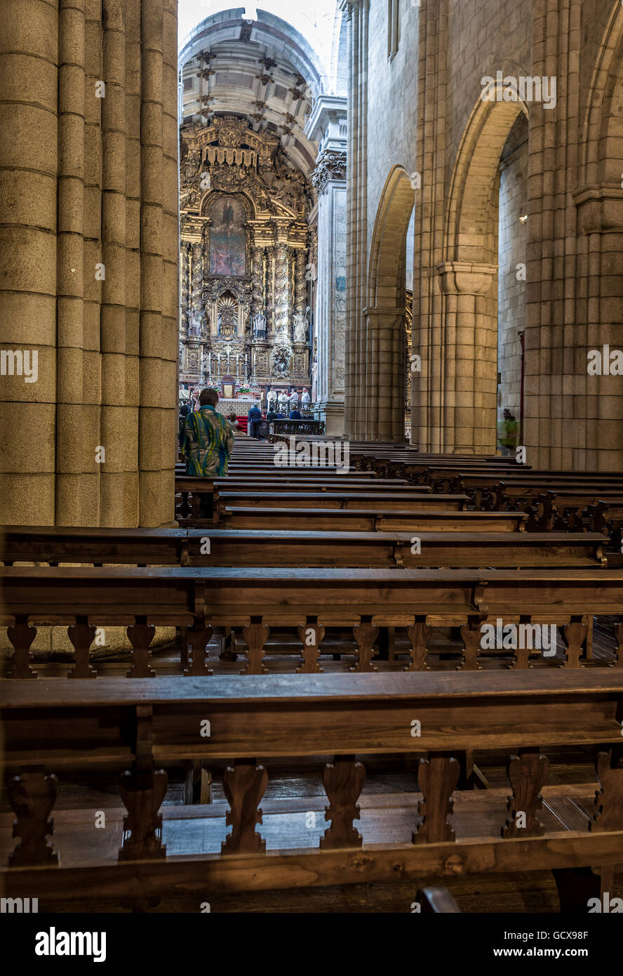 Kirchenschiff der Kathedrale Se Catedral Porto ist der aktuelle Bistum
