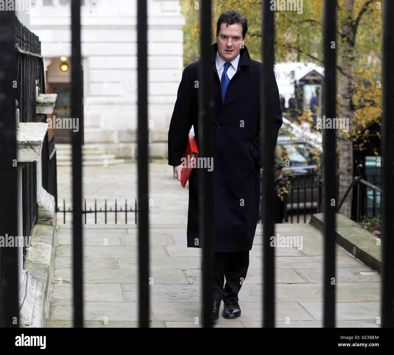 Kanzler George Osborne kommt zur heutigen Kabinettssitzung in der Downing Street 10 in London an. Stockfoto