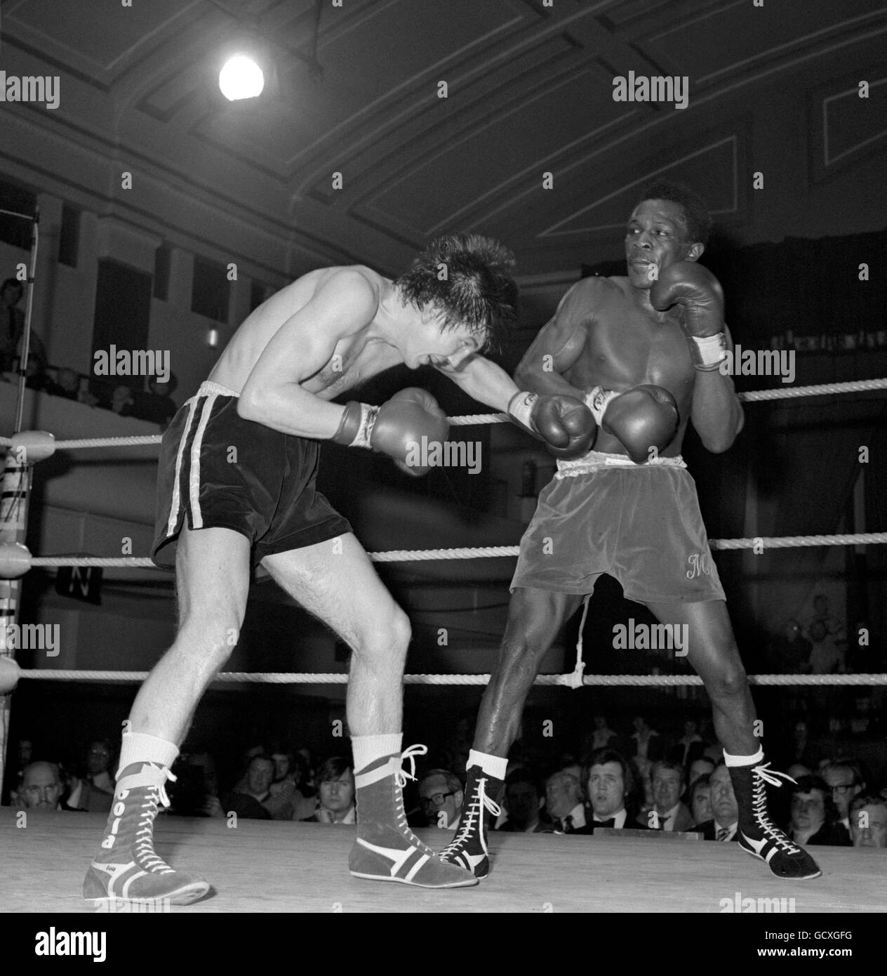 Boxen - BBBofC britischen Licht-Titel im Mittelgewicht - Maurice Hope V Tony Poole - York Hall, Bethnal Green Stockfoto