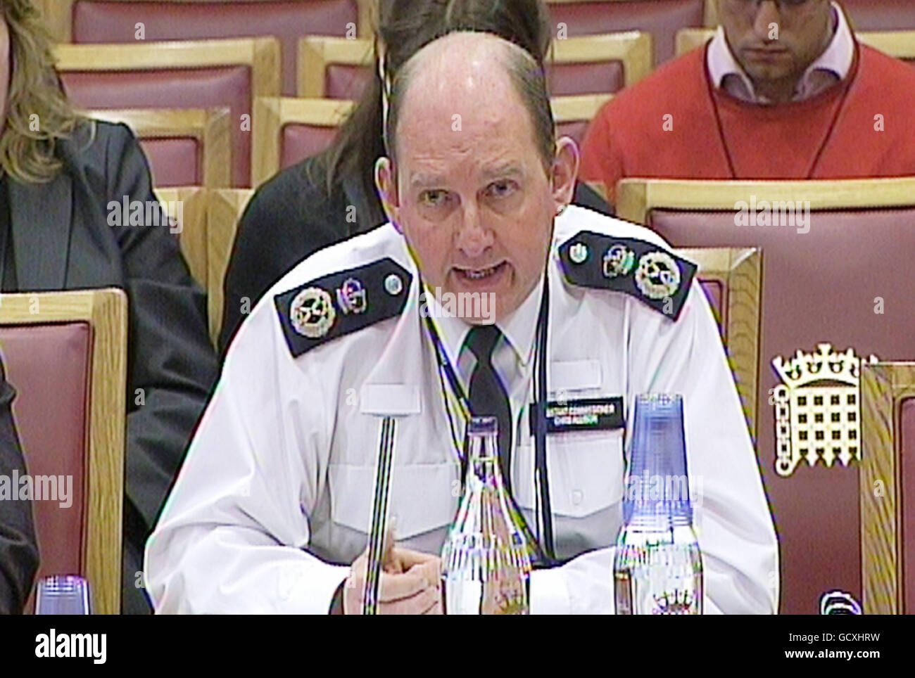 Chris Allison, stellvertretender Kommissar des Metropolitan Police Service, gibt dem Joint Committee on Human Rights Beweise für die Polizeiarbeit der jüngsten Studentenproteste im House of Commons in Zentral-London. Stockfoto