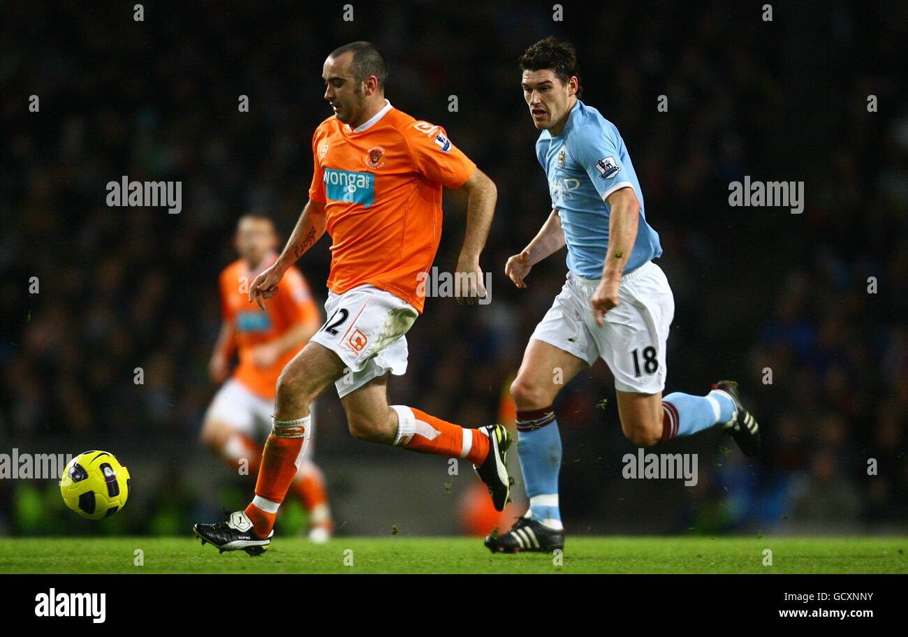 Gary Taylor-Fletcher von Blackpool (links) kommt von Gareth von Manchester City weg Barry Stockfoto