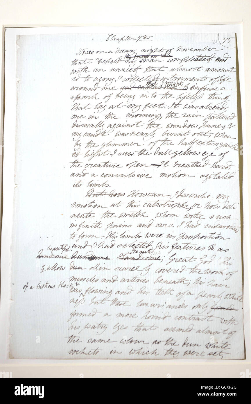 Eine Seite aus dem Originalmanuskript von Mary Shelleys Frankenstein, auf der Victor Frankenstein erstmals das Erwachen des „Geistigen“ beschreibt, das Teil der internationalen Ausstellung „Shelley's Ghost: Reshaping the Image of a Literary Family“ ist, die am 3. Dezember in der Bodleian-Bibliothek der Oxford University eröffnet wird. Stockfoto