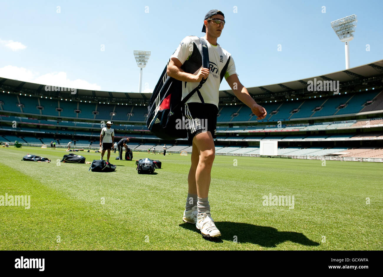 Englands Chris Tremlett während einer Nets-Session auf dem Melbourne Cricket Ground in Melbourne, Australien. Stockfoto