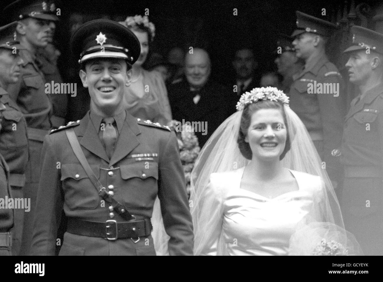 Hochzeiten - Mary Churchill und Captain Christopher Soames Hochzeit - St Margarets, Westminster Stockfoto