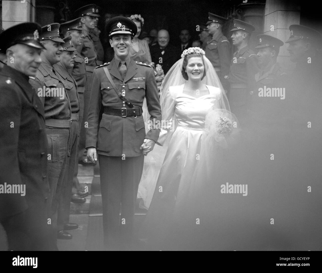 Hochzeiten - Mary Churchill und Captain Christopher Soames Hochzeit - St Margarets, Westminster Stockfoto