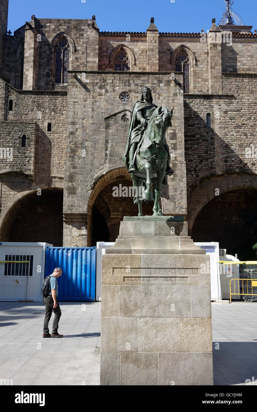 Dies ist eine Statue zu Ehren Ramon Berenguer III (Graf von Barcelona) in Barcelona, Spanien. Stockfoto