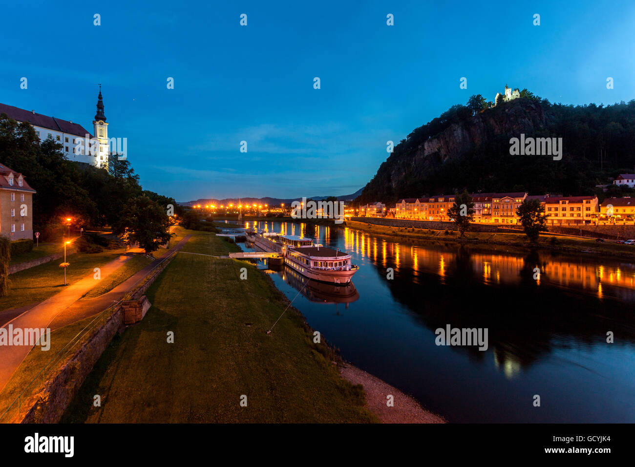 Decin Barockschloss auf einem Felsen über dem Fluss Elbe, Nord-Böhmen, Tschechische Republik Stockfoto