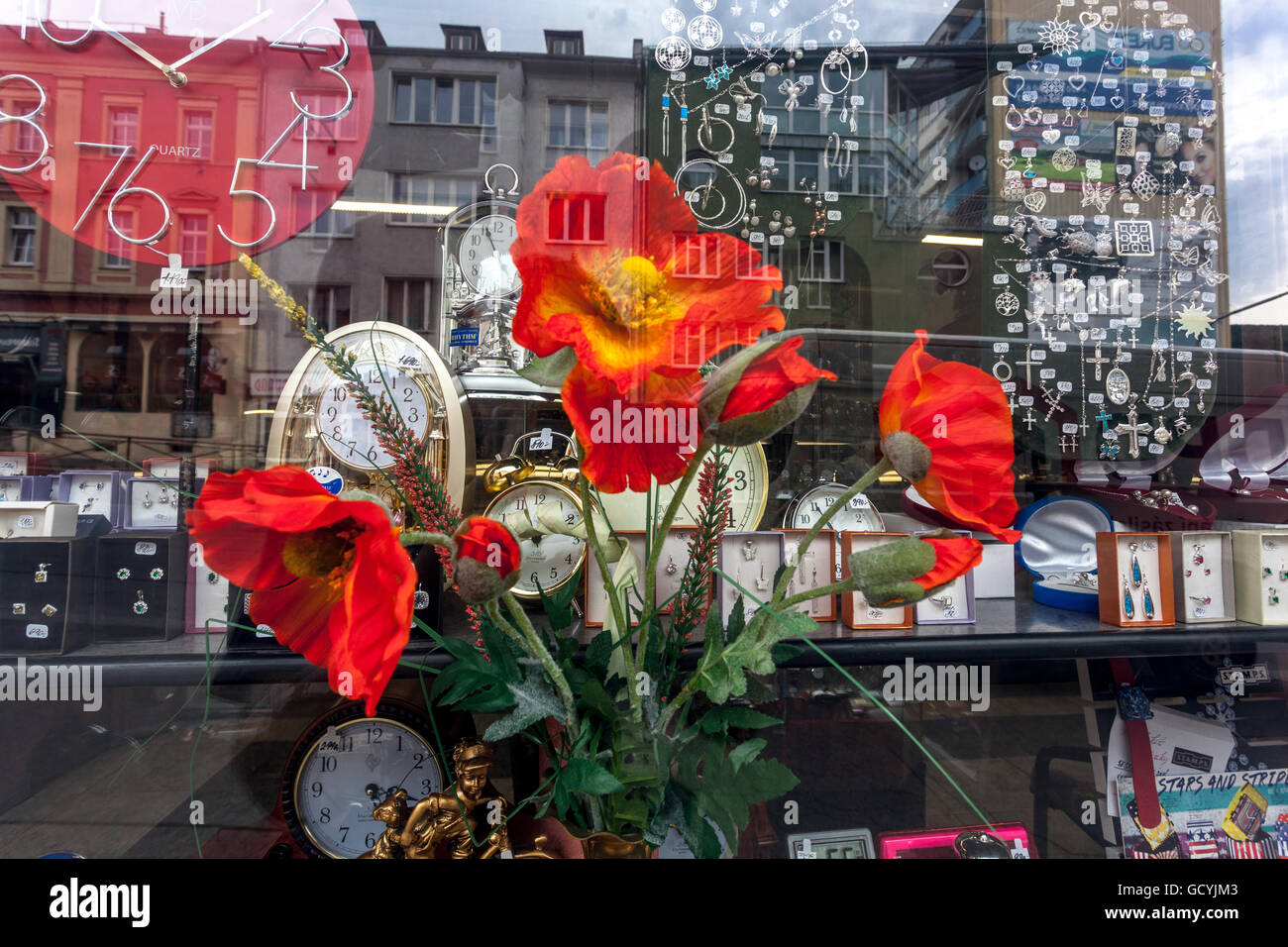 Shop Fenster anzuzeigen, Uhren und Schmuck, Stadt Decin, Nordböhmen, Tschechische Republik Stockfoto