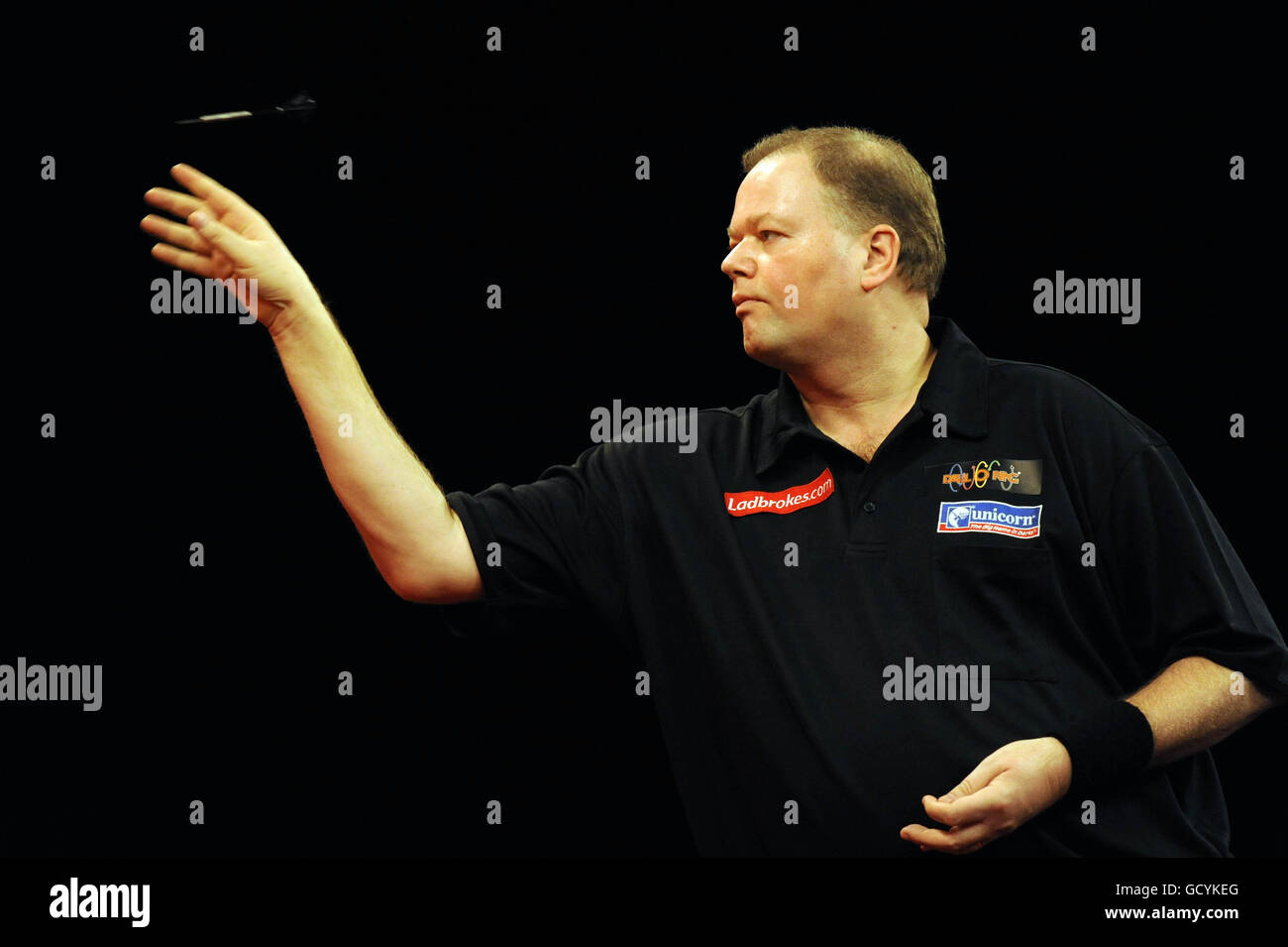 Raymond van Barneveld in Aktion während der World Darts Championship Ladbrokes.com im Alexandra Palace, London. Stockfoto