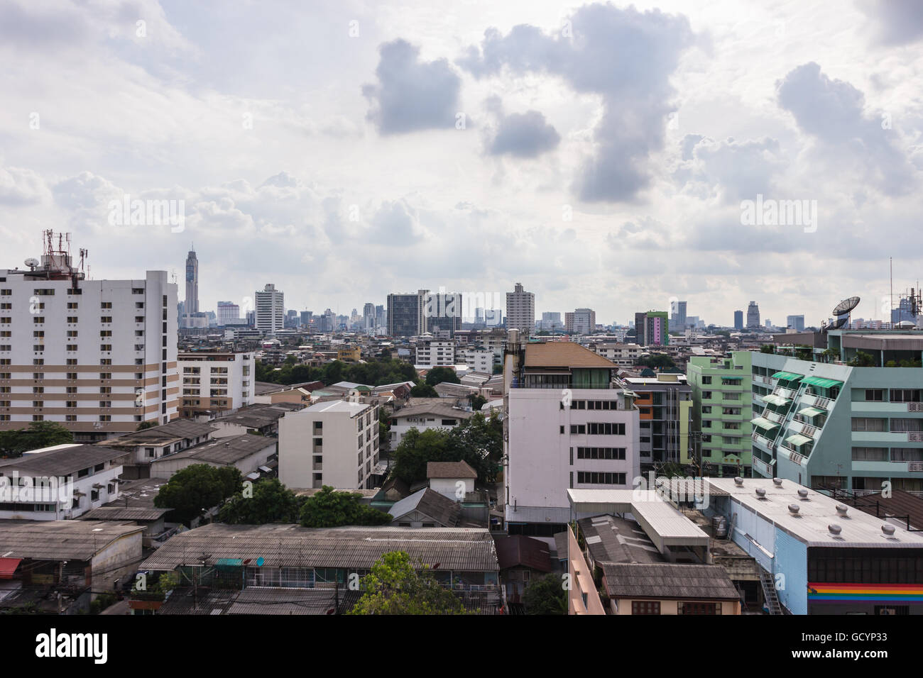 Bangkok Stadtbild, Geschäftsviertel mit hohen Gebäude im Sonnenschein am Tag, Bangkok, Thailand Stockfoto