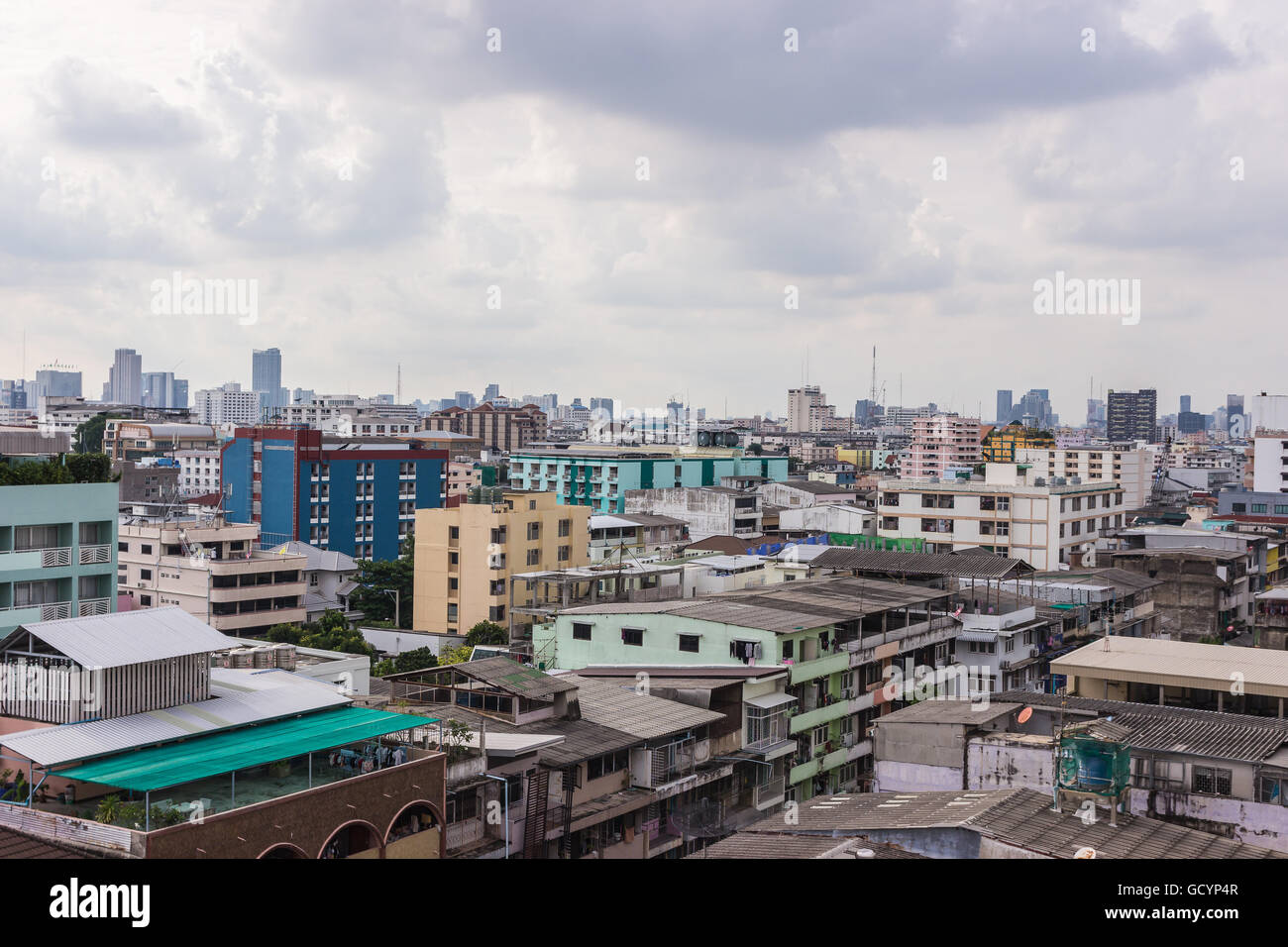 Bangkok Stadtbild, Geschäftsviertel mit hohen Gebäude im Sonnenschein am Tag, Bangkok, Thailand Stockfoto